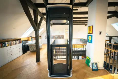 Homelift Lifton TRIO, Oberfläche schwarz foliert