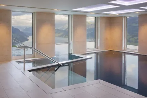 Schwimmbadfenster