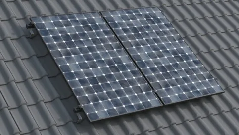 Photovoltaik Magic PV Pitch Schrägdachanlagen werden mithilfe von Dachhaken, Montageschienen und Modulklemmen direkt an den Dachsparren befestigt.
