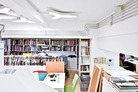 Installationsrohre von OBO Bettermann verbinden minimalistisches Design mit technischem Charme.
