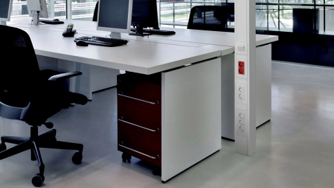 Geräteeinbaudosen und Abdeckrahmen ermöglichen den Einbau von Modul 45-Geräten in Installationssäulen mit 80er Systemöffnung.