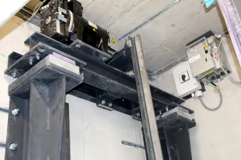 Lagerung einer Aufzuganlage mit Isotop SE-DE