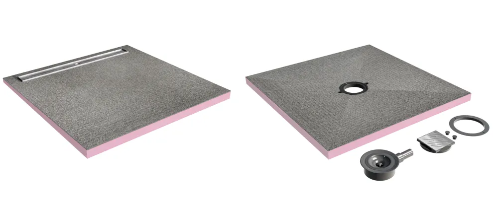 Die Austrotherm Shower Boards sind wahlweise mit Linienentwässerung oder Punktablauf erhältlich. Die werkseitig mitgelierten Elemente (siehe rechtes Bild) für den Ablauf sind: Ablauftopf, Standardrost, zwei Verfüllstopfen sowie der Bajonettverschluss.