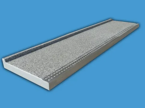 Freitragende Treppenstufe mit Antrittskante