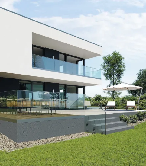 Ganzglas-Geländer mit eleganza Profilen als Balkon- und Terrassengeländer