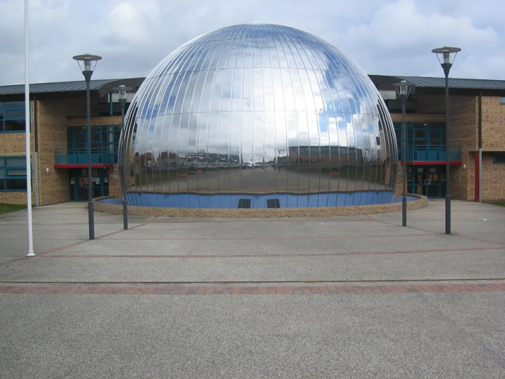 Das Bâtiment des Arts befindet sich auf dem Campus der Université Pluridisciplinaire de l’Artois in Arras.
