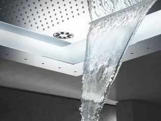 Die extrabreiten Schwallbrausen vermitteln das berauschende Gefühl eines Wasserfalls.