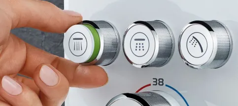 Intelligente Technologie zur Einstellung von Strahlart und Wassermenge
