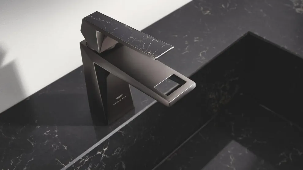 Allure Brilliant Private Collection, Oberfläche hard graphit gebürstet, Griff mit Caesarstone Einlage