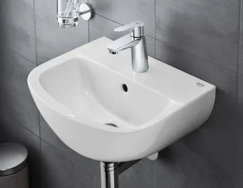 Kompakter GROHE Bau Keramik Waschtisch für kleine Räume