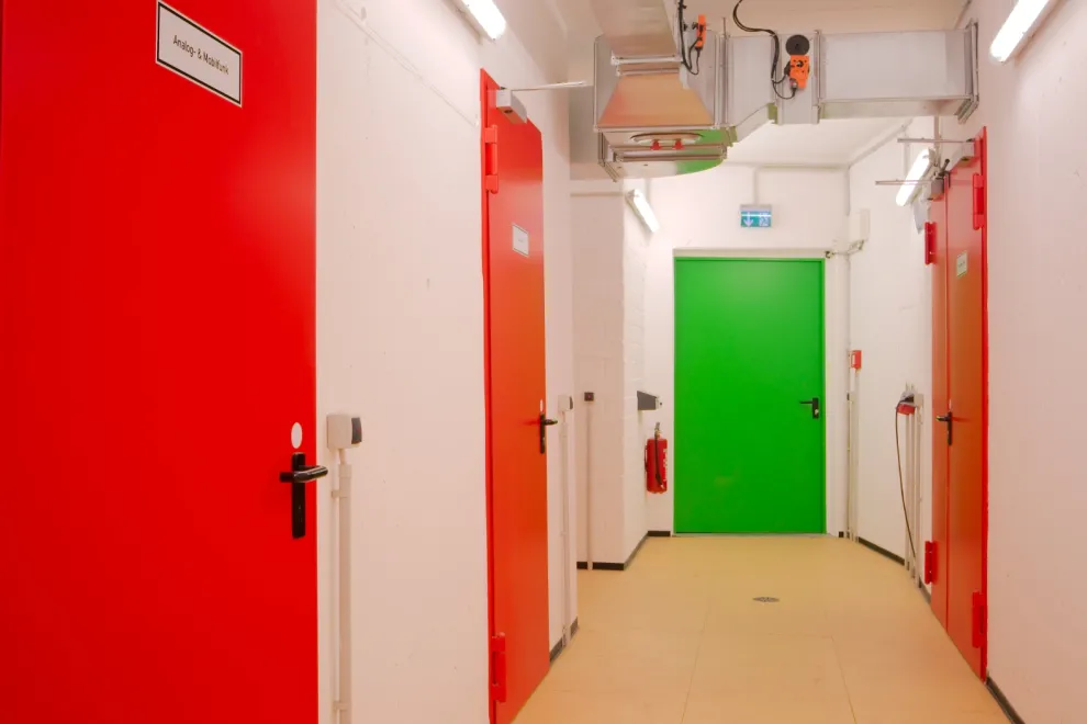 Feuerhemmende und rauchdichte Stahltür T 30-1-RS „System Schröders TSN-1“ Tunnel Kö-Bogen, Düsseldorf