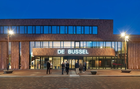 Neubau Theater "De Bussel" und die Bibliothek "Theek 5", Osterhout
