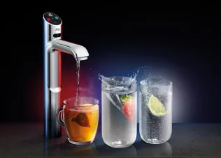 Einfache Bedienung: kochendes, gekühltes und Sprudelwasser direkt aus der Armatur.