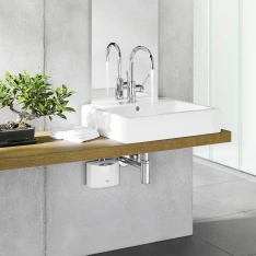 E-Klein-Durchlauferhitzer MCX6 am Aufsatz-Waschtisch „Vero“ von Duravit mit Armatur „Tara Logic“