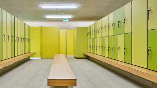 Sitzbank Typ S20 freistehend und bauseitig als Sockel