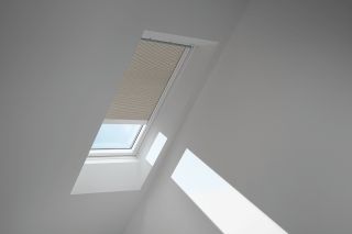 VELUX Wabenplissee solar FSC UK10 1171SWL Cremegrau,Schiene weiß, Standard