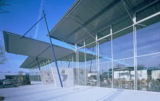 Glasfassade als Pfostenriegelkonstruktion