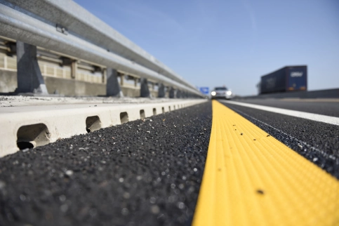 A1, Bad Schwartau – lineare Brückenentwässerung mit der ACO DRAIN® KerbDrain Bridge Ausführung OPA