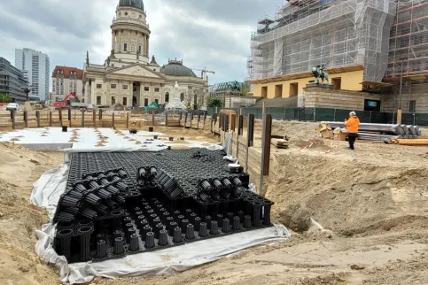 Blockrigolenssystem ACO Stormbrixx Typ HD 600 als Versickerungsanlage installiert.
