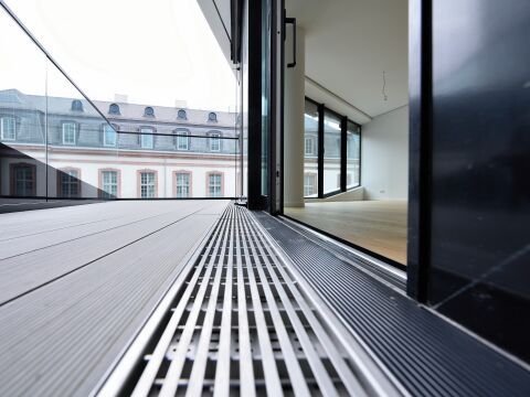 Schwellenloses Design auf Balkonen und Dachterrassen