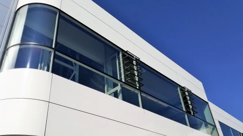 Objektbeispiel Lamellenfenster bigAir® Fassade