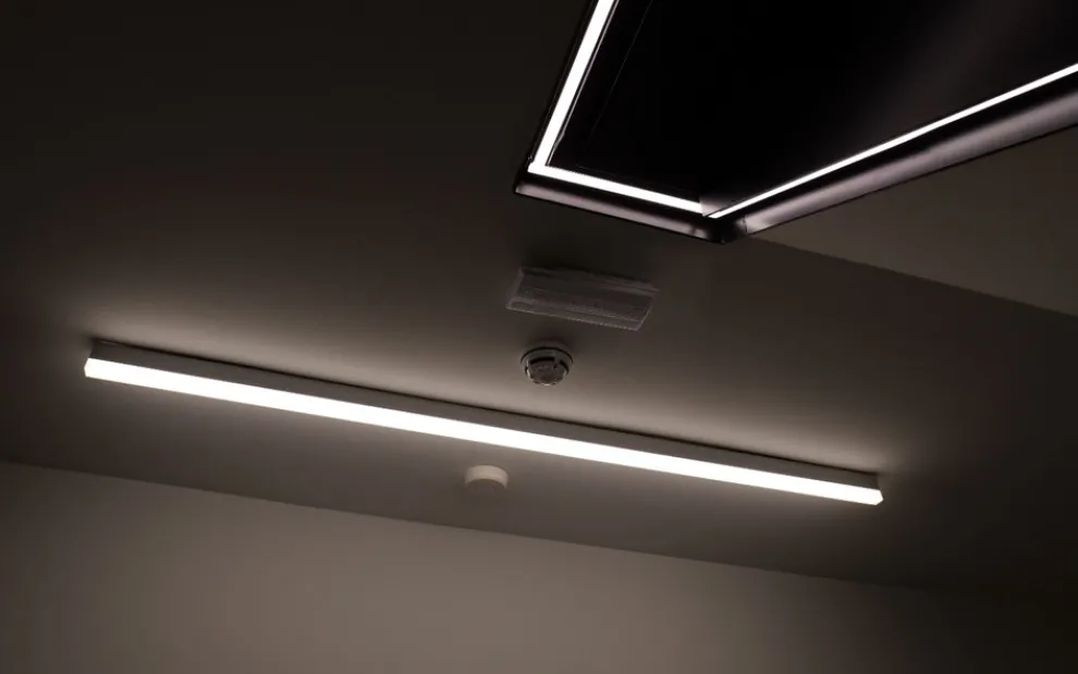 ©B.E.G. Brück Electronic GmbH – Komfortabel, kosten- und energieeffizient ist die tageslicht- und anwesenheitsabhängige Beleuchtung von Fluren (Bild: B.E.G. Electronic GmbH_2)