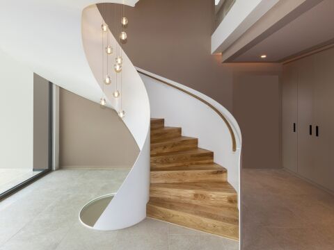 Skulpturale Treppenbaukunst aus Stahl