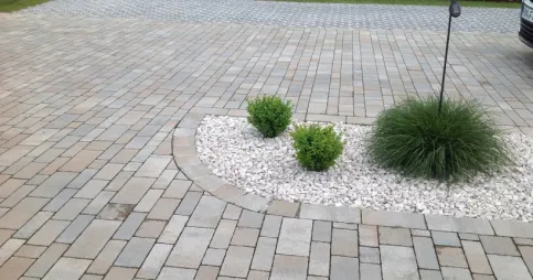 Betonsteinpflaster VIA CASA klein kantig marmoriert
