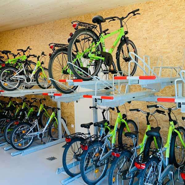 Einseitiger Fahrradparker FalcoLevel Eco für 12 Plätze, 6 Stellplätze oben und 6 Stellplätze unten, Vorderradabstand Mitte zu Mitte 50cm
