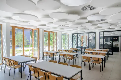 COPaG High School, Prag, Tschechien, Rockfon Eclipse®, A, 1160 x 1160 mm