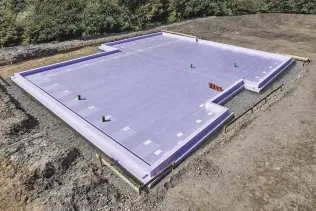 JACKODUR® Atlas: Ein Ausschalen oder das seitliche Sichern des Perimeter-Dämmsystems ist nicht erforderlich.