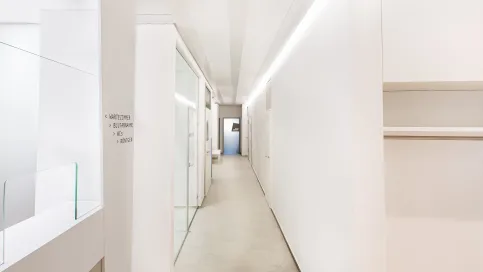 Die Klimatisierung folgt dem Prinzip der Wärmestrahlung. Die Raumtemperatur kann den individuellen Anforderungen entsprechend angepasst werden.
