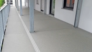 Detail mittlere Entwässerungsrinne