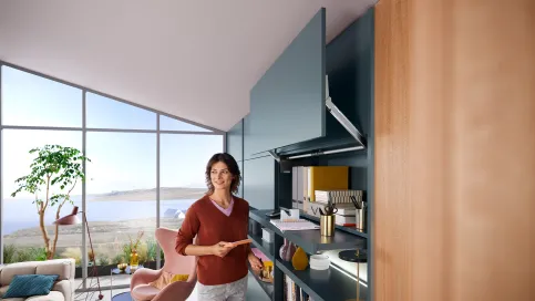 AVENTOS HL top mit einem darunterliegenden Tablar ermöglicht versteckten Stauraum
