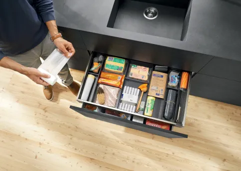 Spülenschrank mit Innenschubkasten
