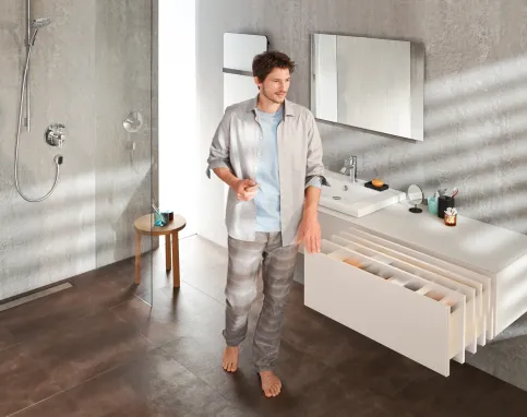 Anwendung im Badezimmer mit TIP-ON BLUMOTION