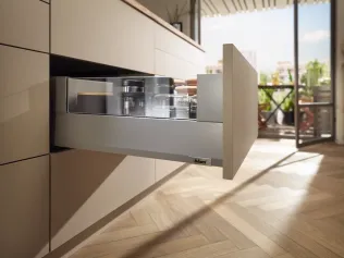 MERIVOBOX modular mit BOXCOVER Macht mit Glaseinschub bei jeder Lichtstimmung einen hochwertigen Eindruck.
