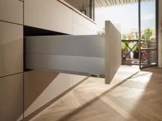 MERIVOBOX modular mit BOXCAP Kenner setzen konsequent auf Metall: So kommt die klare Linienführung noch besser zur Geltung.