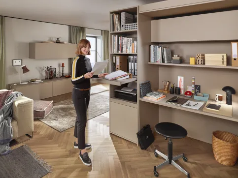 Tablarauszug als praktische Ablage im Home Office