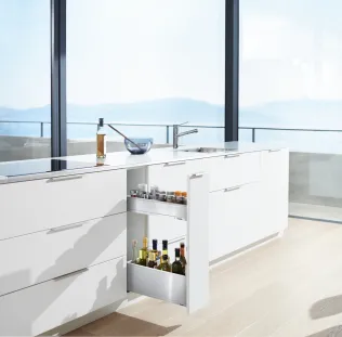Schmaler Schrank