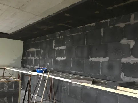 GEOMATERIALS Innendämmung unter der Decke und auf der Wand