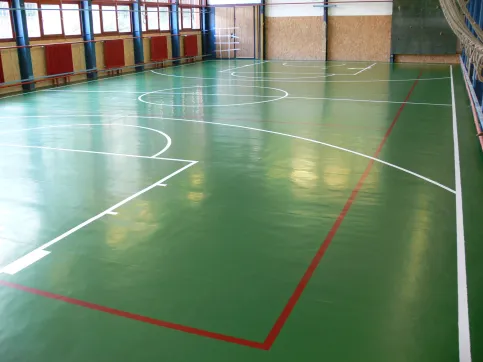 Sporthalle nachher: renovierter Boden