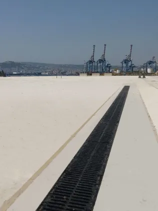 Civil F: Hafen von Neapel