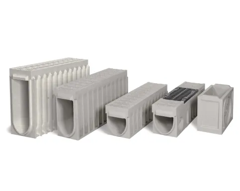 Das monolithische, aus Polymerbeton hergestellte Kompaqdrain-System ist haltbar und widerstandsfähig, selbstreinigend und schnell montiert. Für die Abdeckung stehen drei verschiedene Designs zur Auswahl.