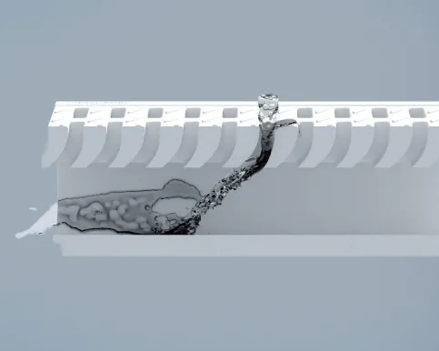 MaxFlow® Effekt: Durch die gebogenen Einlauföffnungen, in Verbindung mit der rutschfesten, wasserableitenden Oberfläche, wird die Geschwindigkeit erhöht und die Drainagefähigkeit verbessert.