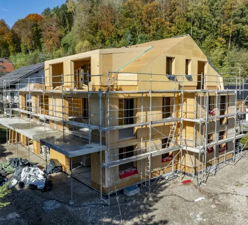 Mehrfamilienhaus in Hybridbauweise mit Holzmodulen von L-systems