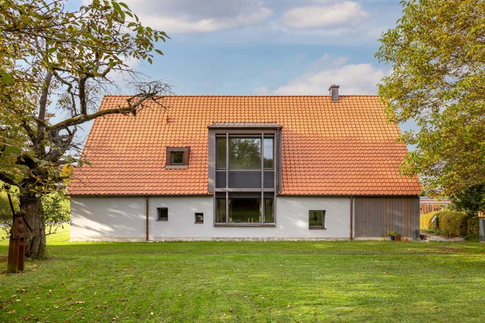 Einfamilienhaus im Landhausstil mit Krempziegel K1 naturrot. Architekt: Prof. Florian Nagler, München