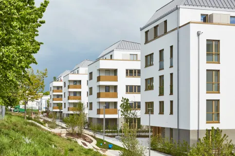 Perlite oder Mineralwolle verfüllte Ziegel erfüllen die Anforderungen an Schallschutz und Energetische Standards im Mehrgeschossbau.