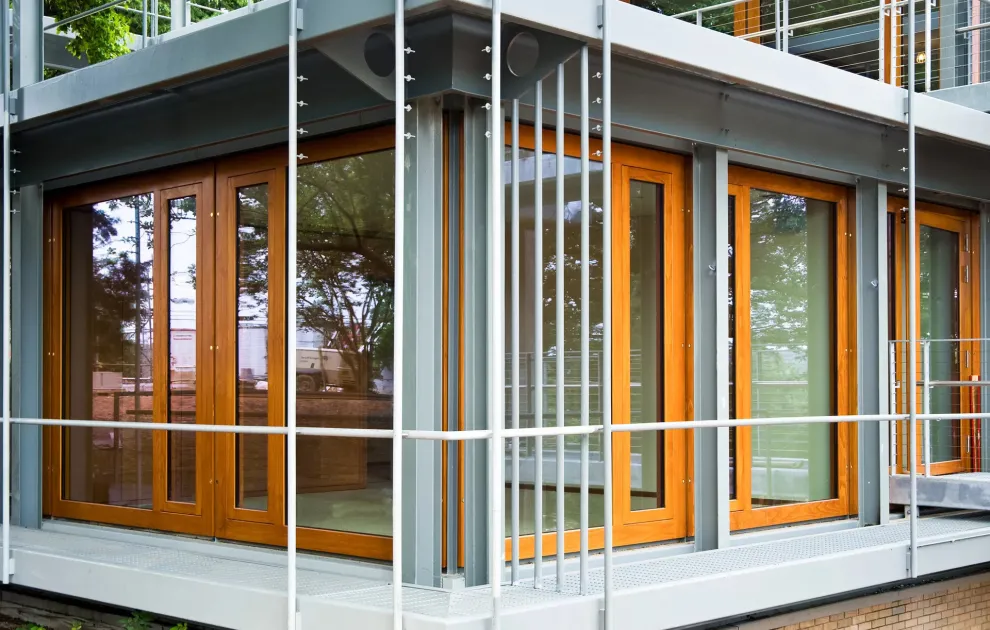 Fenster und Fenstertürelemente mit Profilen aus Accoya®-Holz