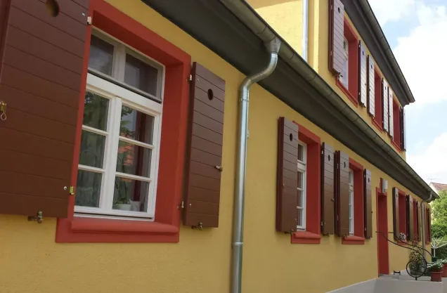 Fenster mit Klappläden aus Accoya®-Holz